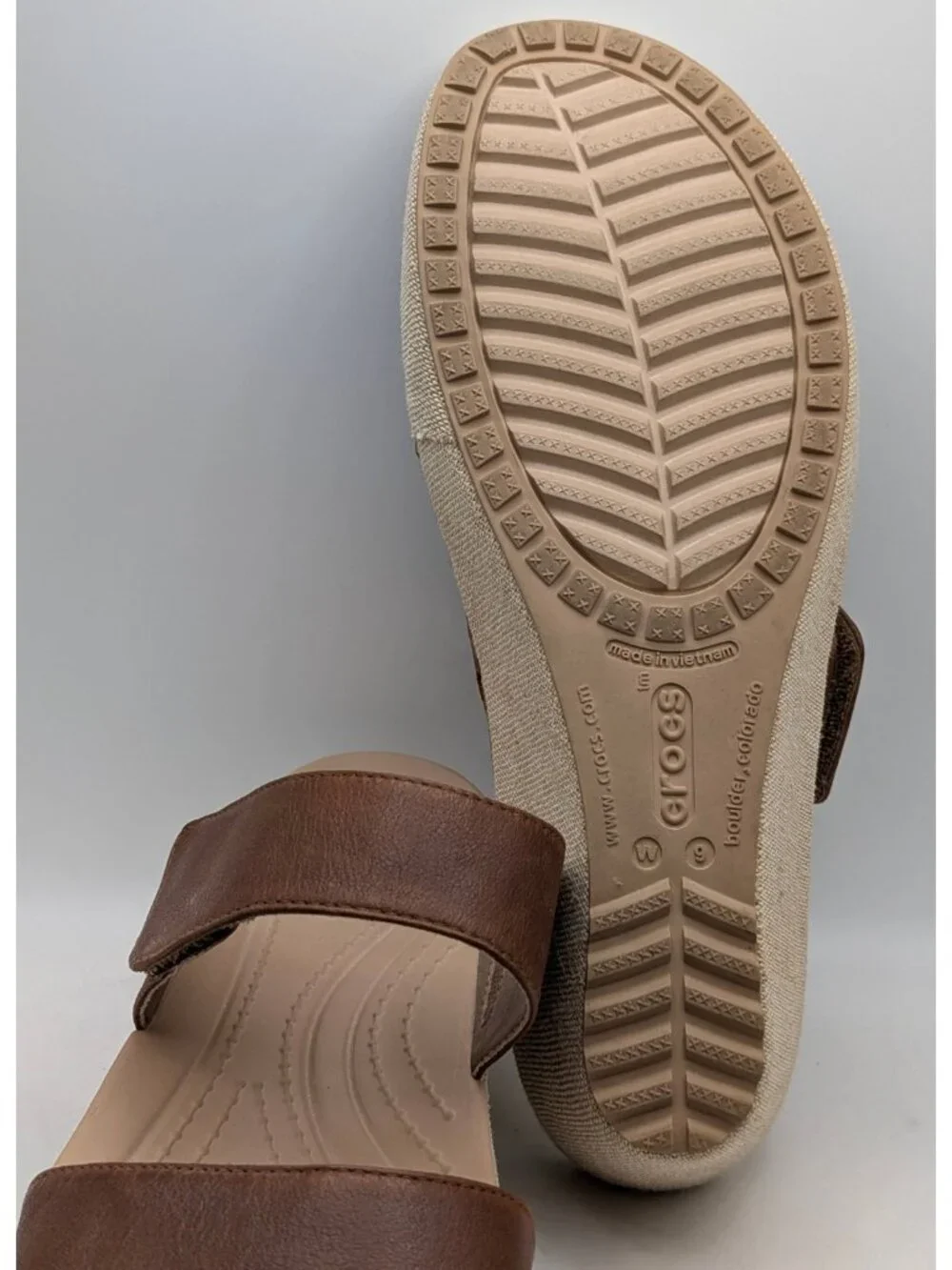 Crocs Leigh Wedge Strappy Leather Wedges Sandals Women's Sz 9 Brown Tan Comfort
